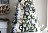 Get Festive: The Hottest Modern Christmas Tree Decor Trends For 2022!